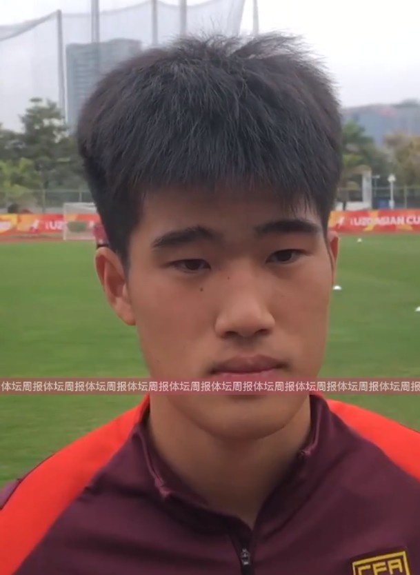  U20國(guó)足球員彭嘯：首戰(zhàn)獲勝樹立很大信心，下半場(chǎng)沒發(fā)揮出水平