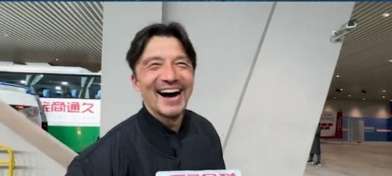  帶孩子和帶球隊(duì)哪個(gè)更累？謝暉笑言：都累，但帶孩子更累