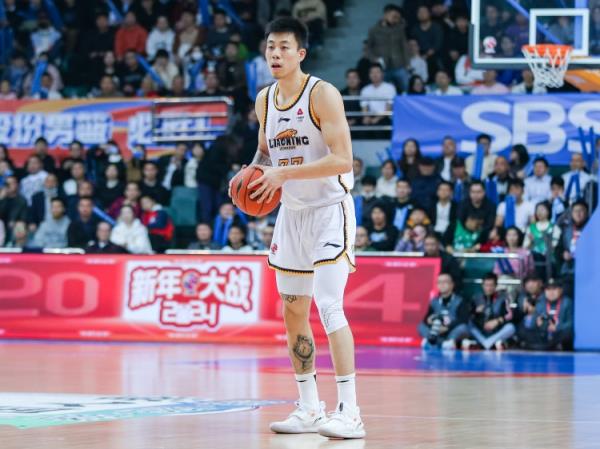  攻防俱佳！張鎮(zhèn)麟15中8拿到19分7板6助5斷2帽
