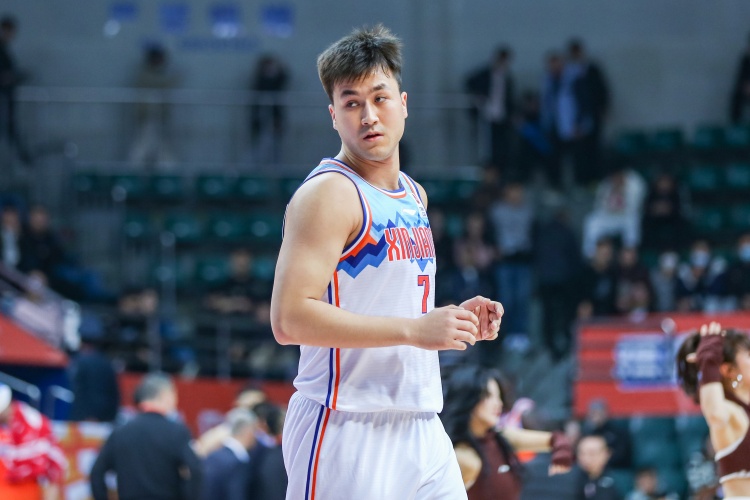  防到5犯被提前罰下！艾孜麥提全場9中3 貢獻9分1板1斷