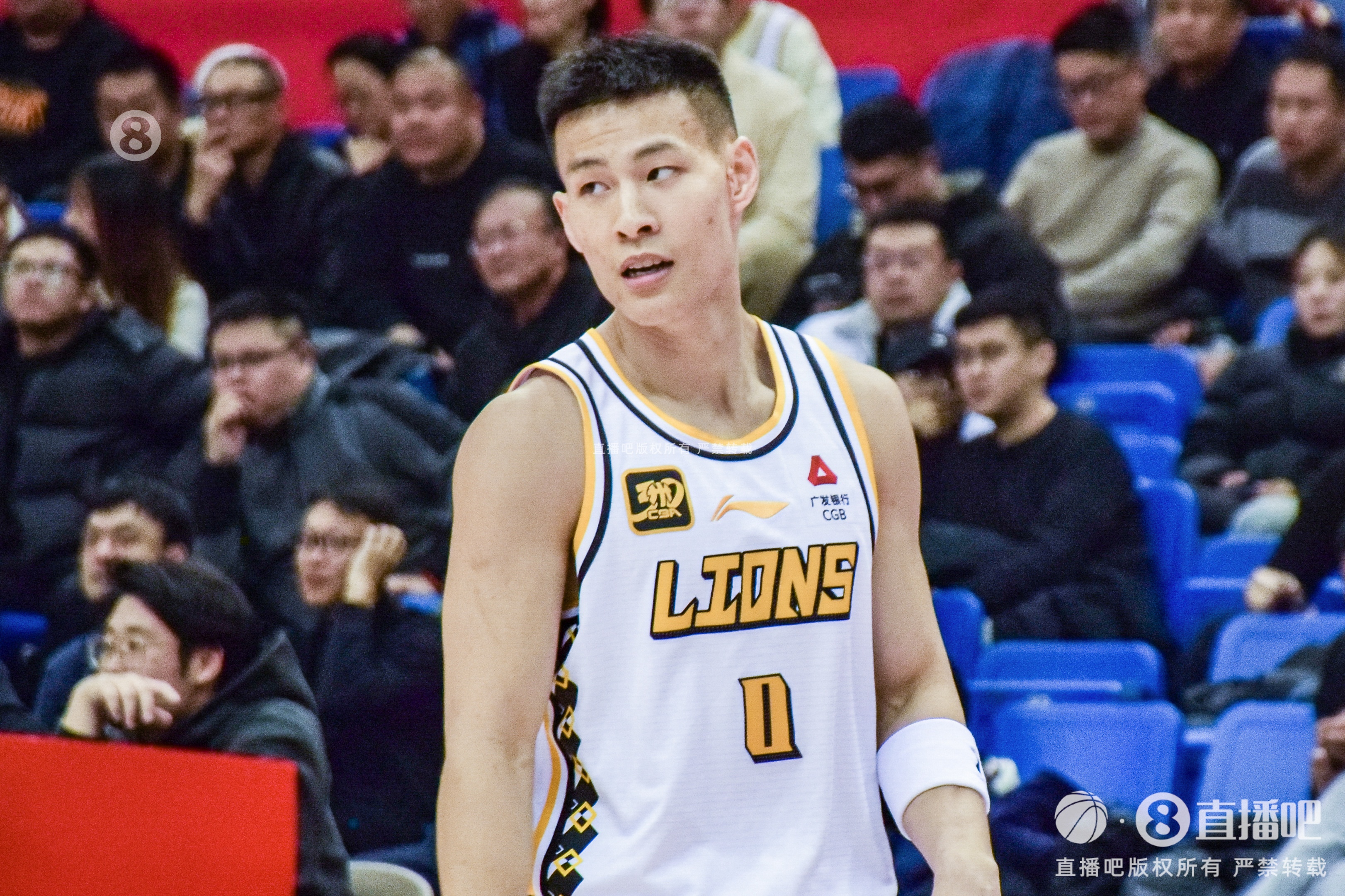  毫無狀態(tài)！林秉圣11投僅1中拿到3分3斷 出現(xiàn)2失誤4犯規(guī)