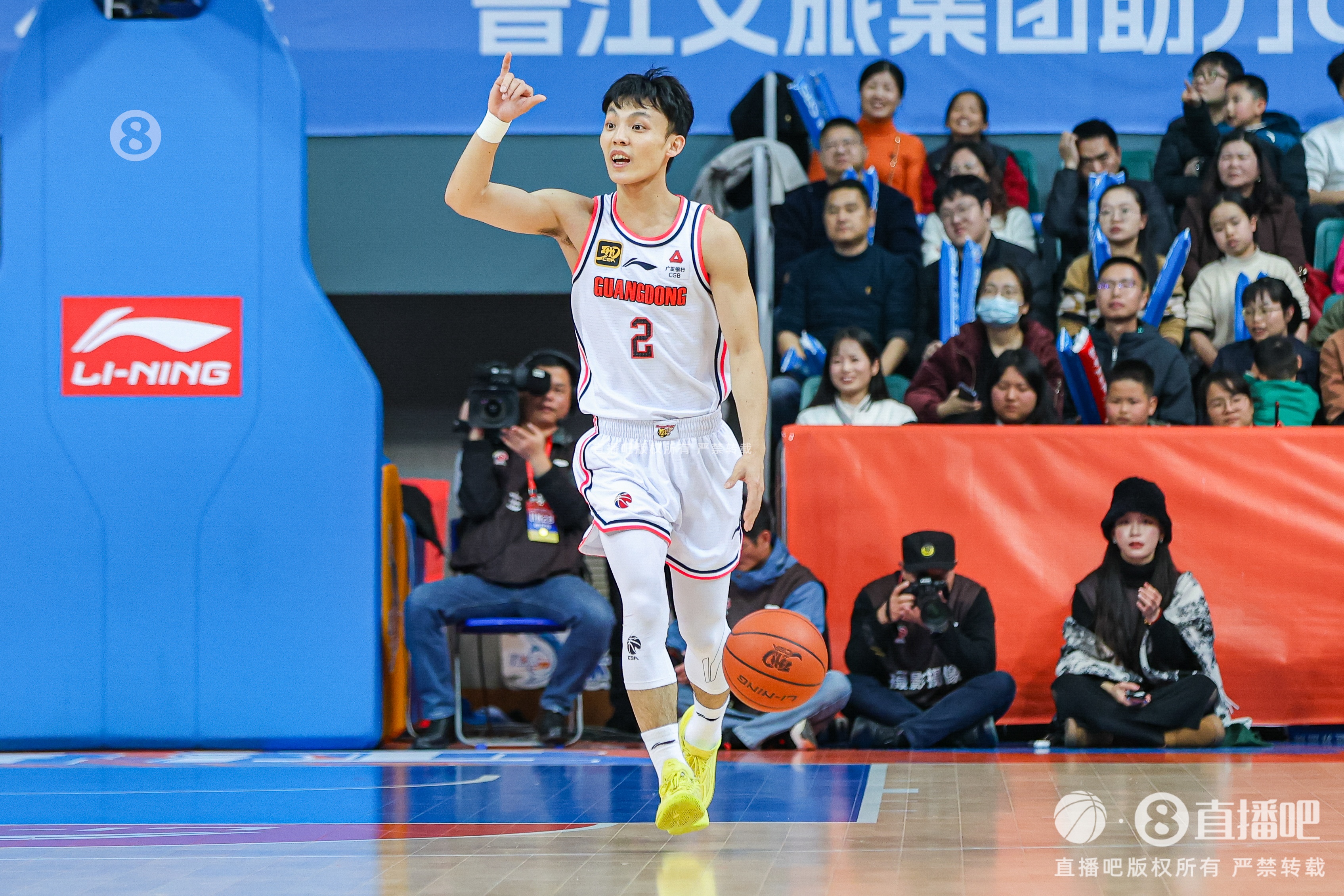  大師！徐杰半場9中8砍下21分4助 單節(jié)5記三分驚艷全場