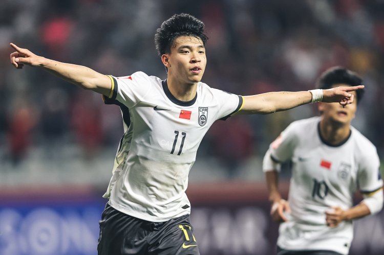  北青體育：18歲“跳級(jí)生”王鈺棟有望進(jìn)入國(guó)足客戰(zhàn)沙特名單！